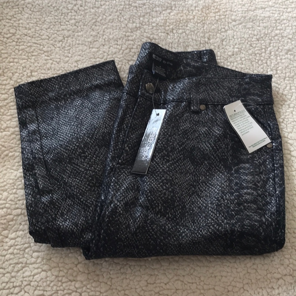 E39 Jeans NWT Size 4